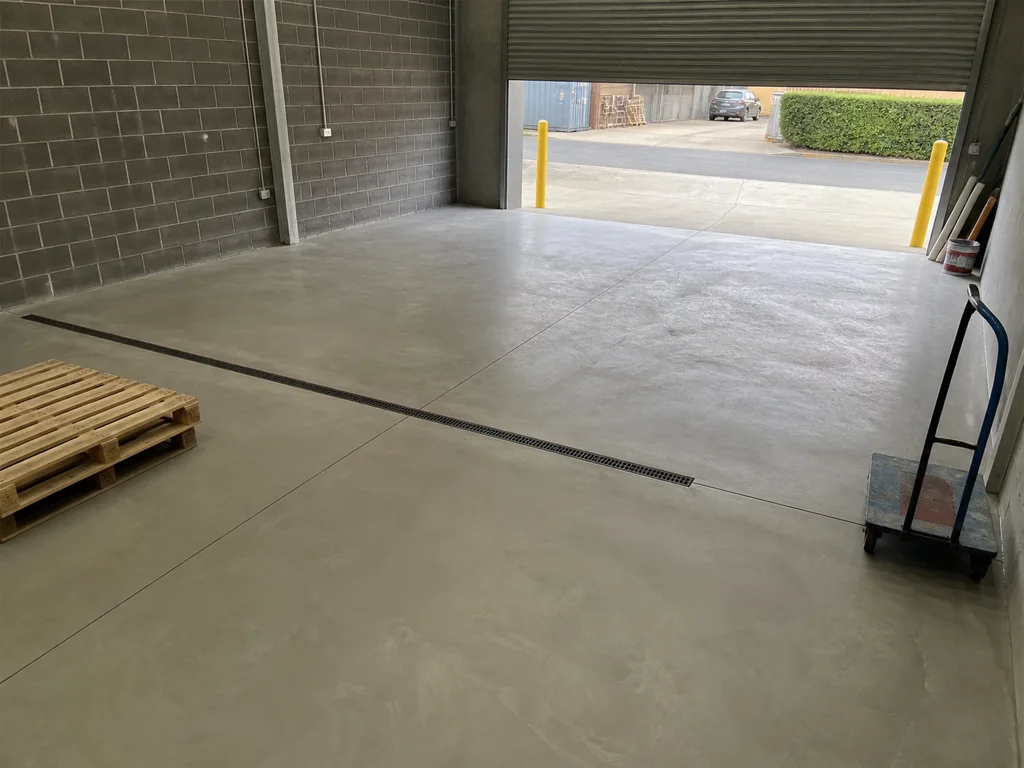 Commercial workshop floor with control joints and drainage